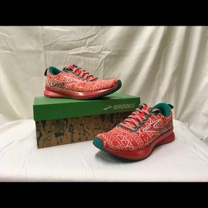 Brooks Levitate 5 Christmas Addition Size 8
